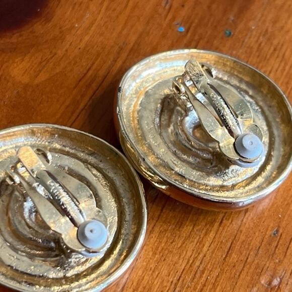 Vintage Givenchy Signed Gold Plated Swirl Circle Clip On Earrings - Picture 3 of 4